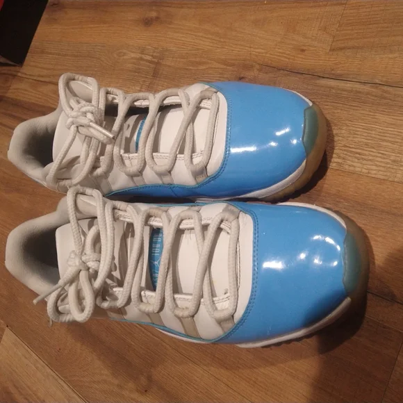 Jordan 11 Low UNC - Picture 2 of 7